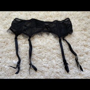 NWOT Victoria’s Secret Body Lace Garter Belt